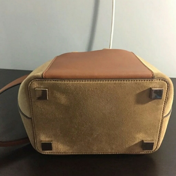 SOLD Michael Kors Miranda bucket bag - Picture 5 of 8